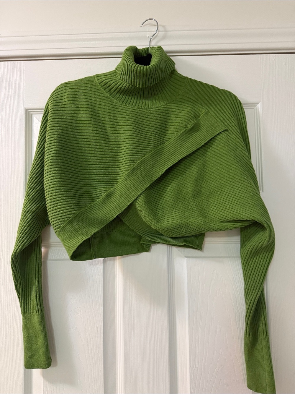 Cropped Ribbed Turtleneck Sweater in Green